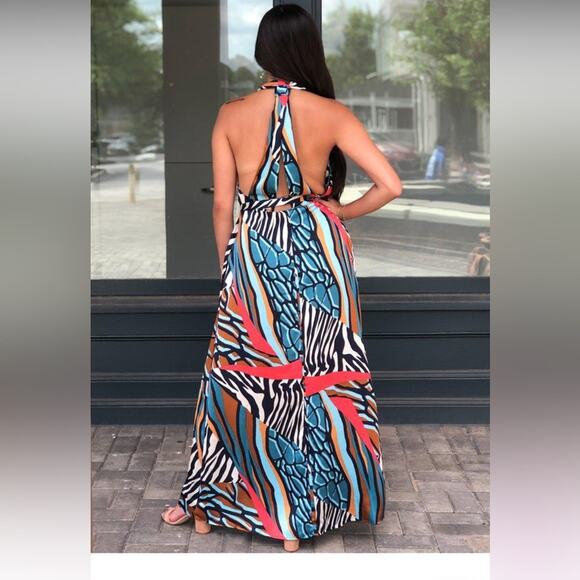 Dress Forum Los Angelos Halter Maxi Dress with POCKETS! - Picture 4 of 8